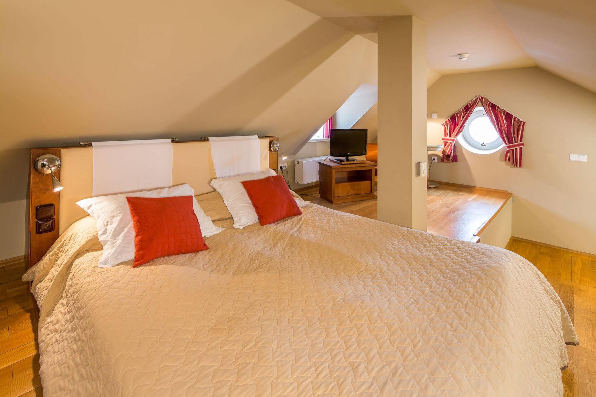 The Golden Wheel Hotel Praga